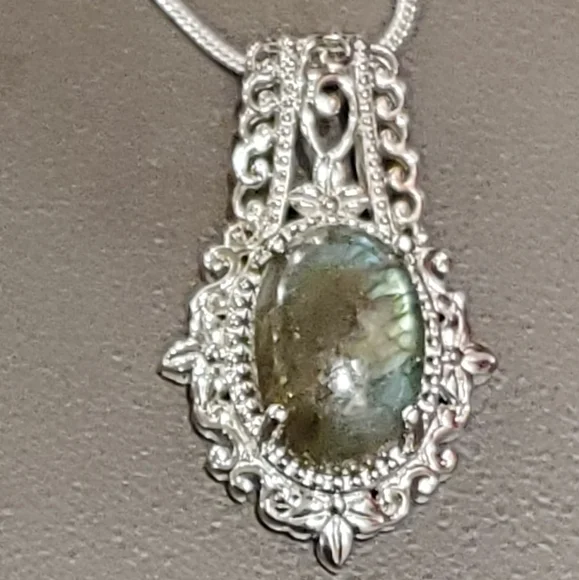 Platinum Plated Labadorite Pendant Necklace - Picture 2 of 6